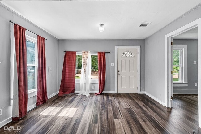 Building Photo - 1954 State St