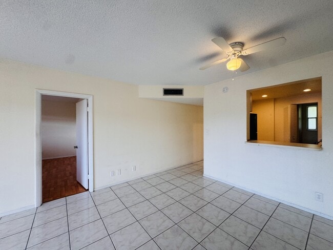 Building Photo - 8025 S Colony Cir
