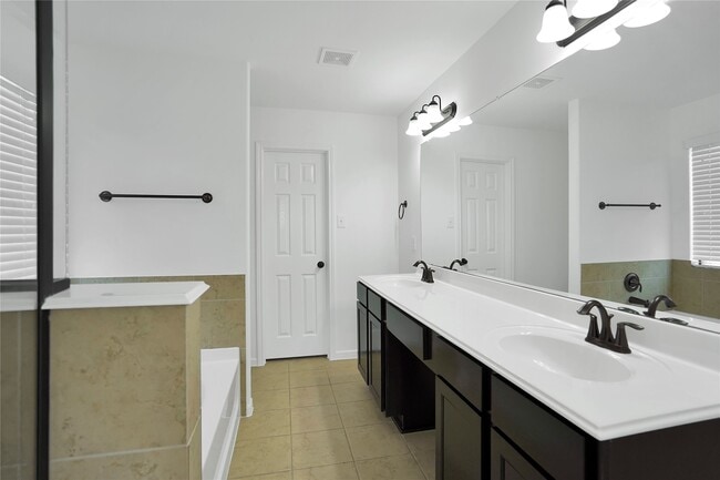 Building Photo - 9214 St Laurent Ln