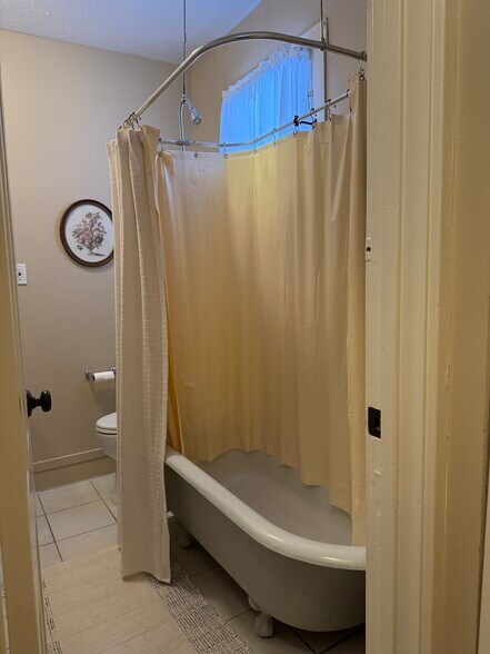 Building Photo - 88 E Center St