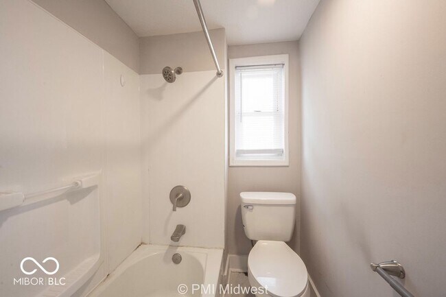 Building Photo - 237 Villa Ave