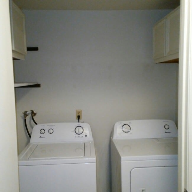 Building Photo - Cedarcrest Apart - 3