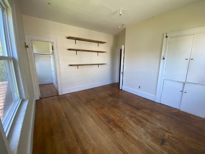 Building Photo - 61 Montebello Rd