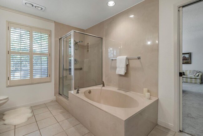 Building Photo - LUXURY 3-BEDROOM TOWNHOME IN ALAMO HEIGHTS