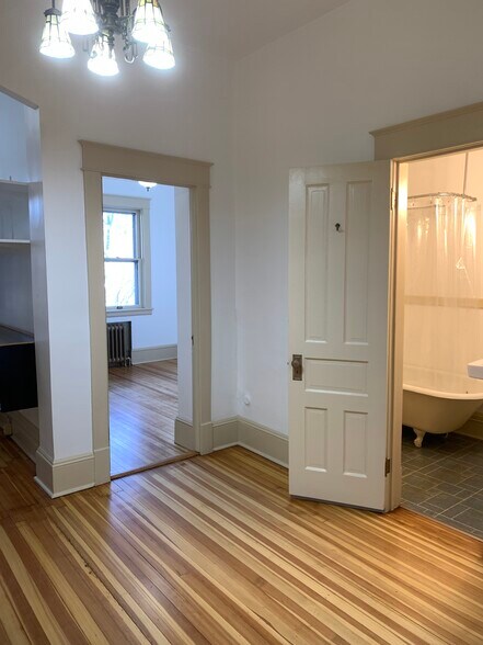 Building Photo - 292 Lark St