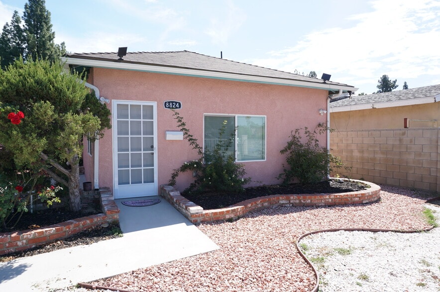 Building Photo - 8826 Quartz Ave