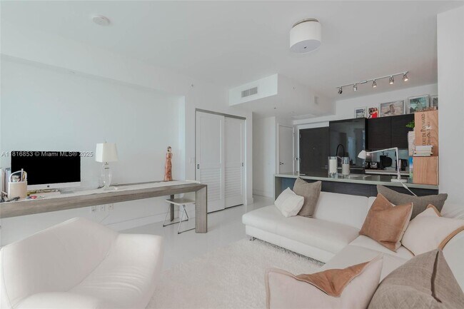 Building Photo - 1080 Brickell Ave
