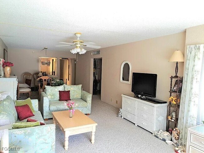 Building Photo - 2264 Winkler Ave