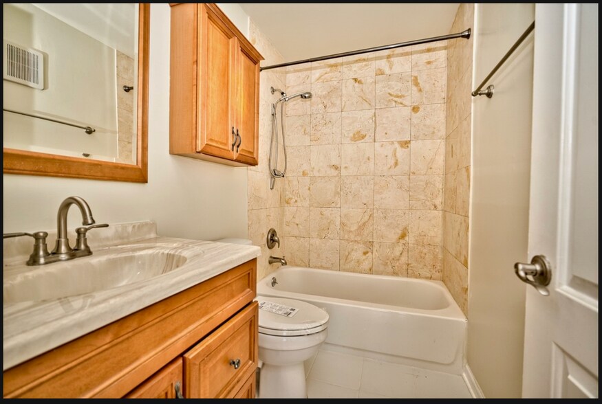 Building Photo - 1206 E Fairview St