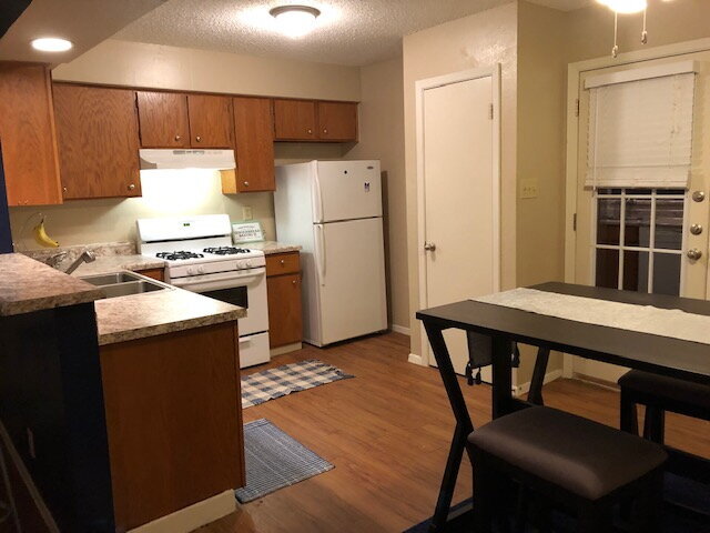 Building Photo - "Cozy Living at 301 Algerita: Charming 2-B...
