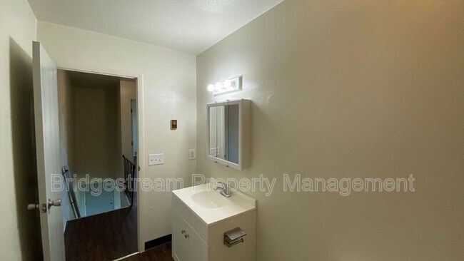 Building Photo - 1299-1 Sanlor