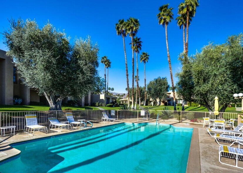 1 many Pools & Club house - 47900 Oasis Ct