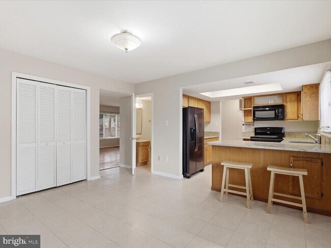 Building Photo - 1426 Yellowwood Ct