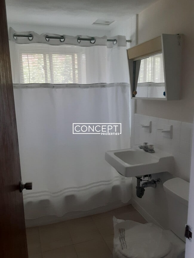 Building Photo - 9 Chester St