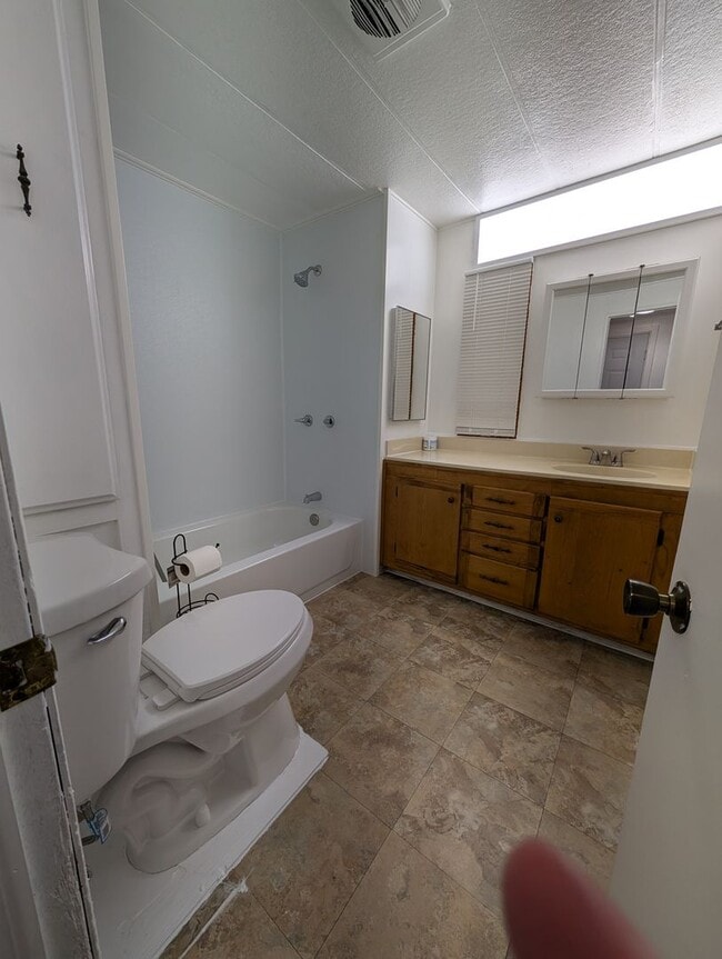 Building Photo - 2 Bedroom 1 Bath House with Detached Garage/Workshop