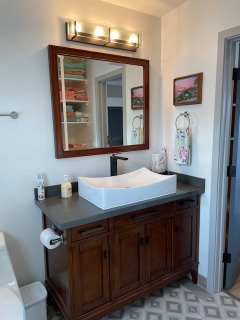 Modern Vanity w/Storage - 477 Kings Ave