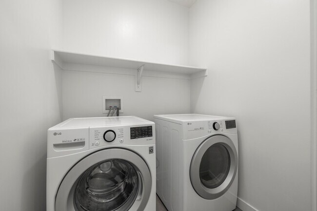 Building Photo - 407 Meadow Garden Rd