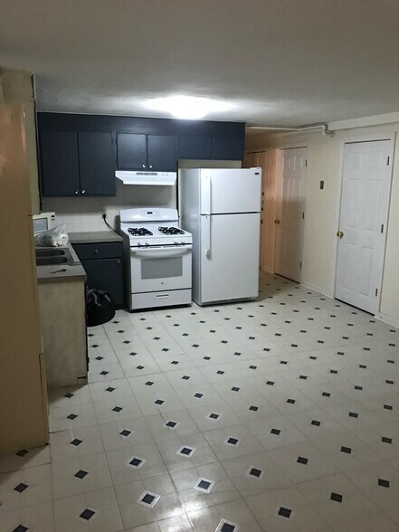 Good sized "eat in"kitchen - 87 Salem St