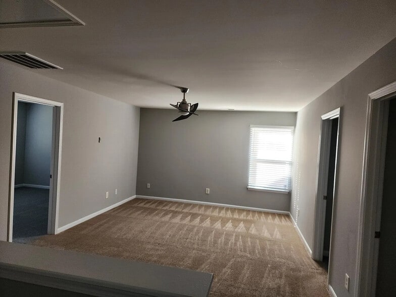 Building Photo - Room in Single Family Home on Mountain Quail Dr