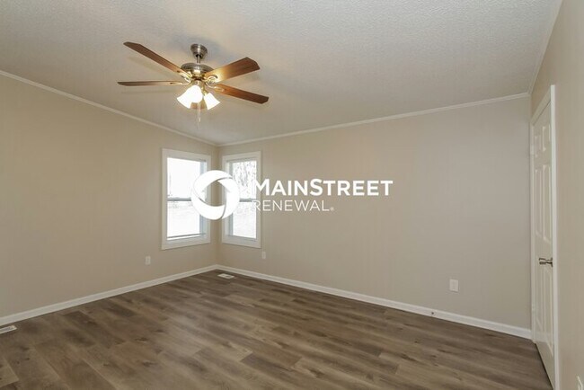Building Photo - 3 Bedroom Pet-Friendly Home in Charlotte, NC with Main Street Renewal