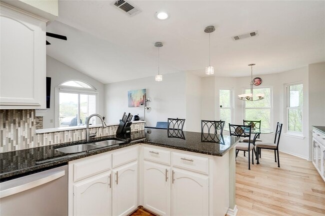 Building Photo - 6621 Mesa Hollow Dr