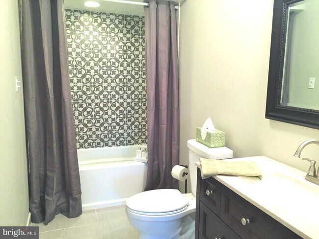 Building Photo - 24 Pickwick Pl