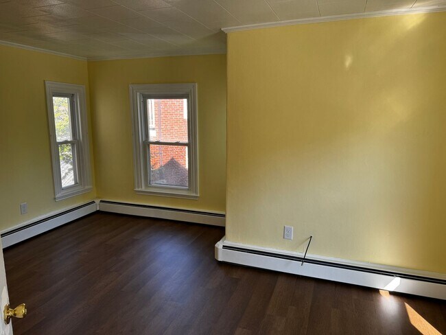 Building Photo - Spacious 3 Bedroom, 1.5 Bath House for Rent in Brewer