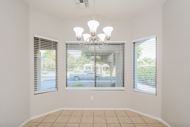 Building Photo - Inviting Single-Story Home in Surprise, AZ