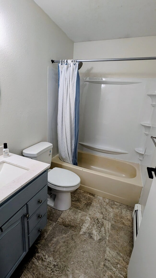 Building Photo - 3580 Wildwood Dr