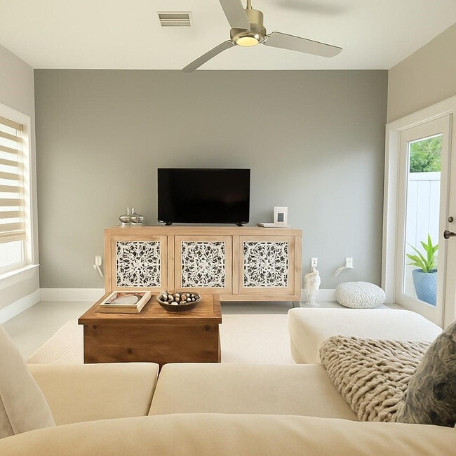 Building Photo - 303 SE 22nd St