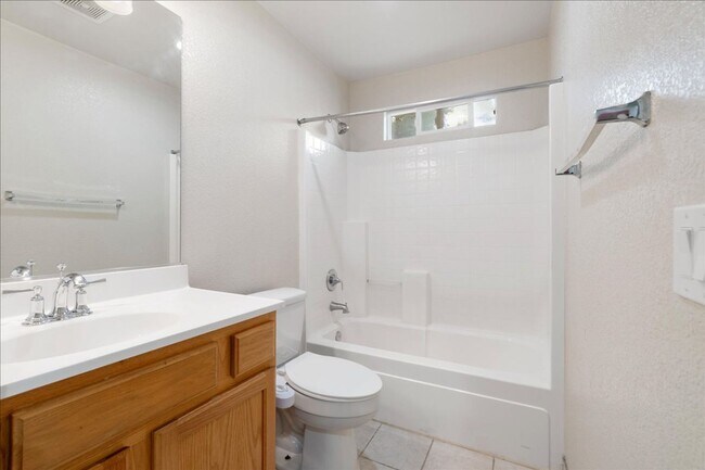 Building Photo - 7 Pewter Ct