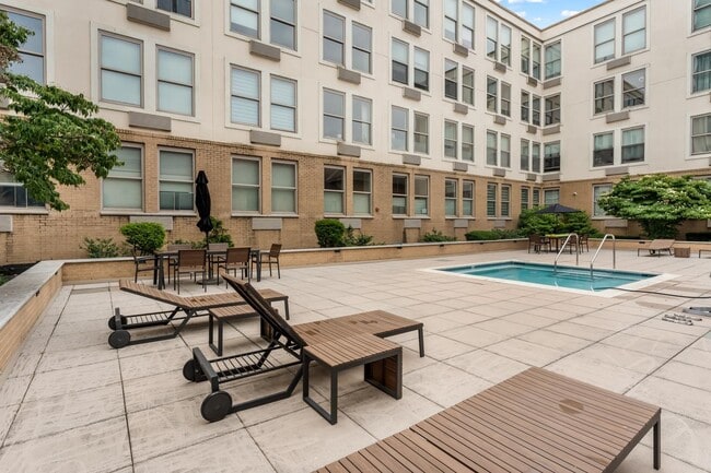 Building Photo - 10 Regent St