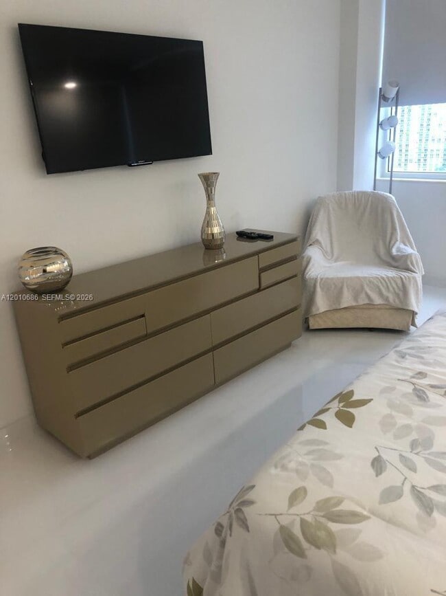 Building Photo - 2030 S Ocean Dr