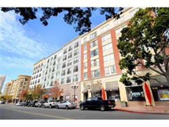 Building Photo - Gaslamp City Square Condo  2 bed 2 bath, top floor, corner unit VIEWS