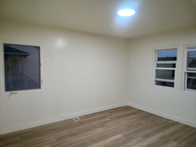 Building Photo - Beautifully Remodeled 2-bedroom apartment