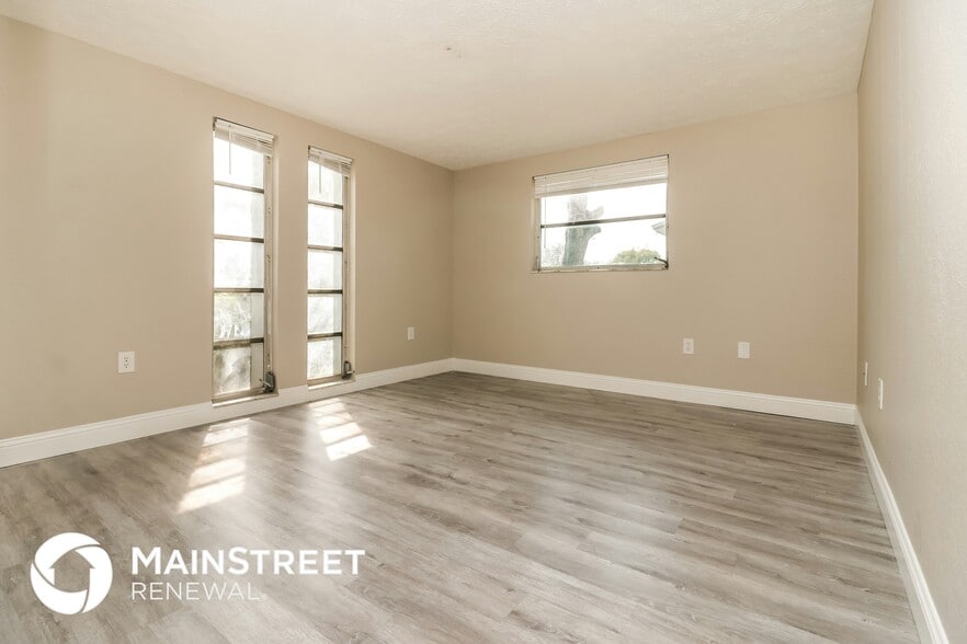 Building Photo - 2105 Sugarbush Dr