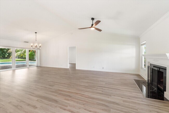 Building Photo - 1375 NW 16th St