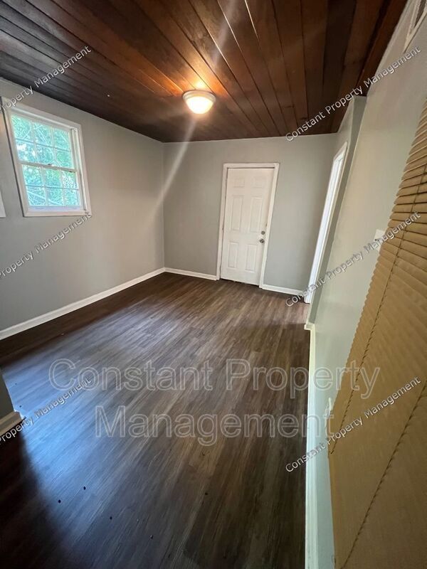 Building Photo - 495 Pittman St