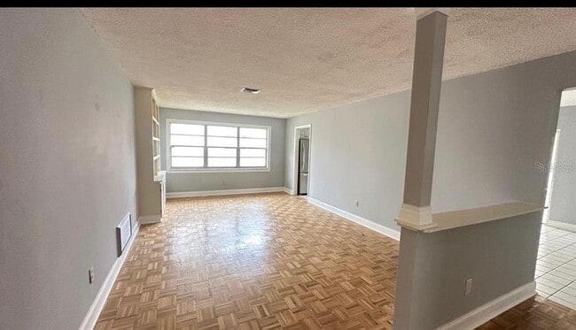 Building Photo - 2380 Timbercrest Cir W