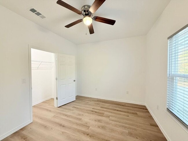 Building Photo - 3365 Country Ln