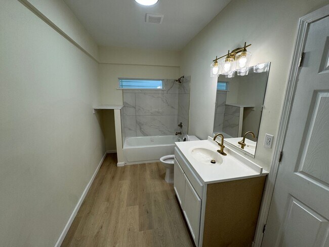 Building Photo - 2554 Selman Ave