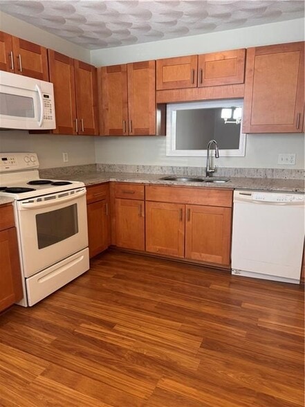 Building Photo - 92 Trellis Dr