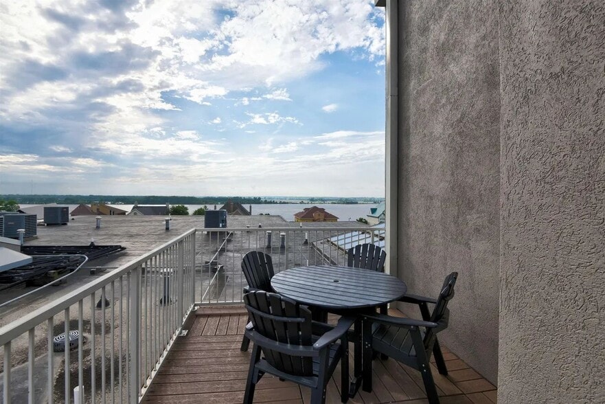 Building Photo - 435 S Front St