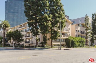 Building Photo - 1154 S Barrington Ave