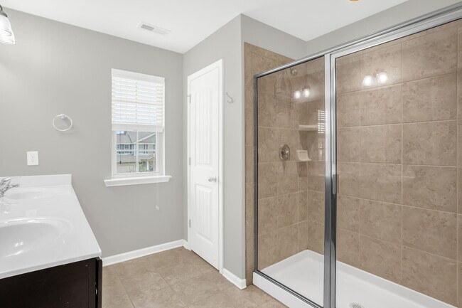 Building Photo - 602 Applecross Dr