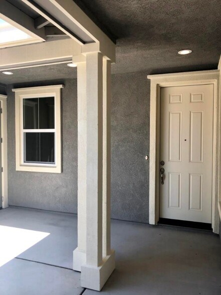 Building Photo - 614 Crocker Ln