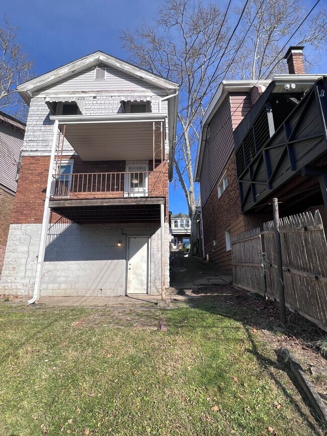 Building Photo - Updated 2BR 1 bath house for rent