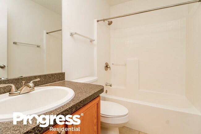 Building Photo - 1044 Cannock Dr