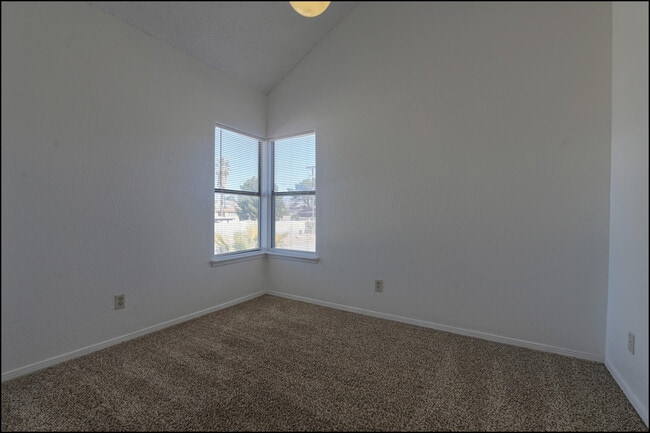 Building Photo - 695 Bluff Canyon Cir