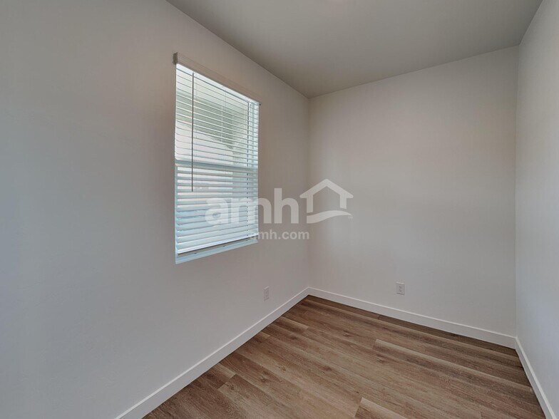 Building Photo - 9630 E Friedel Dr